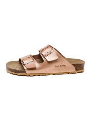 Billowy Klapki w kolorze jasnoróżowym rozmiar: 38. Różowe klapki Billowy, bez wzorów, klasyczne, z otwartym noskiem, bez obcasa, bez zapięcia. Za 121.99 zł.