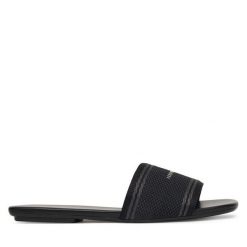 Klapki Armani Exchange. Czarne klapki Armani Exchange, bez wzorów, bez obcasa, bez zapięcia. Za 519.99 zł.