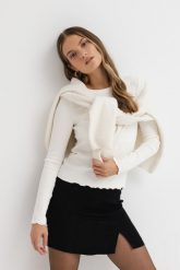 SPÓDNICA SAM CZARNA S - Flawless. Czarne spódnice Flawless, na co dzień, s, bez wzorów, z moheru, eleganckie, mini, oversize. W wyprzedaży za 175.20 zł.