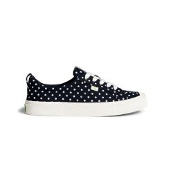 Tenisówki Cariuma OCA Low Polka Dot Black Canvas. Czarne trampki CARIUMA, bez wzorów, bez zapięcia. Za 450.00 zł.