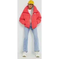 Fila kurtka damska kolor pomarańczowy zimowa. Brązowe kurtki Fila, na zimę, l, bez wzorów, bez kaptura. W wyprzedaży za 379.99 zł.