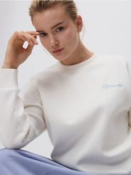 Bluza z haftem - złamana biel. Bluzy Reserved, l, bez wzorów, z bawełny, bez ramiączek, bez kaptura. W wyprzedaży za 29.99 zł.