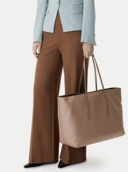 Calvin Klein Torebka Emblem Aop Large Tote W/ Pouch LV04F3364G Beżowy. Brązowe shopper bag Calvin Klein, bez wzorów, ze skóry, bez dodatków. Za 489.99 zł.