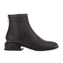 Marco Shoes Botki Mataró czarne. Czarne botki bez wzorów, ze skóry, klasyczne, bez obcasa, bez zapięcia. Za 589.00 zł.