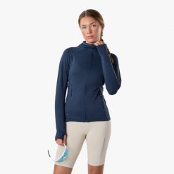 Bluza turystyka damska Swedemount Ultra Light Tech Midlayer Hood szybkoschnąca. Niebieskie bluzy SWEDEMOUNT, bez wzorów, bez ramiączek, bez kaptura. W wyprzedaży za 224.99 zł.