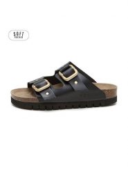 Teegu Skórzane klapki w kolorze czarnym rozmiar: 41. Czarne klapki teegu, bez wzorów, klasyczne, z otwartym noskiem, bez obcasa, bez zapięcia. Za 195.99 zł.