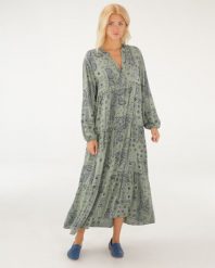 Luźna sukienka w paisley. Zielone sukienki Unisono, l, bez wzorów, z tkaniny, bez kołnierzyka, bez ramiączek. Za 189.00 zł.