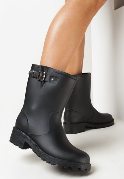 Czarne Kalosze z Paskiem z Klamrą z Boku Foteini. Czarne kalosze Born2be, bez wzorów, z gumy, z okrągłym noskiem, bez zapięcia. Za 79.99 zł.