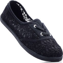 Tenisówki bonprix czarny. Czarne trampki marki bonprix. Za 37.99 zł.