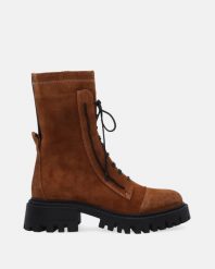 BRĄZOWE BOTKI Z ZAMSZU 32820240 012 CAM. Brązowe botki Venezia, bez wzorów, ze skóry, bez obcasa, bez zapięcia. Za 379.00 zł.