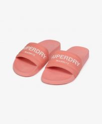 Superdry klapki Destination Pool z wyściełanym paskiem – Peach Amber Pink. Czerwone klapki Superdry, bez wzorów, z poliesteru, wakacyjne, bez obcasa, bez zapięcia. Za 152.50 zł.