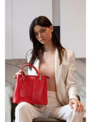 Victor & Hugo Paris Skórzana torebka "Flamme" w kolorze czerwonym - 28 x 24 x 14 cm rozmiar: onesize. Czerwone torebki klasyczne Victor & Hugo Paris, bez wzorów, z materiału, przez ramię, bez dodatków. Za 347.99 zł.