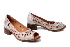 ARTIKER RELAKS 58C2101 beige, czółenka damskie. Brązowe czółenka Artiker Relaks, na lato, w ażurowe wzory, ze skóry, bez obcasa, na obcasie, bez zapięcia. Za 233.68 zł.