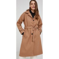 Answear Lab płaszcz damski kolor beżowy przejściowy. Brązowe płaszcze Answear Lab, l, bez wzorów, z materiału, bez kaptura. W wyprzedaży za 224.99 zł.