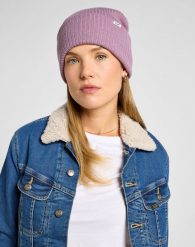 LEE RIBBED BEANIE DAMSKA CZAPKA ZIMOWA CIEPŁA PRETTY PLUM 112358334 LW81016297. Czapki zimowe Lee, bez wzorów. Za 79.99 zł.