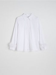 Koszula ze sztucznymi piórkami - biały. Białe koszule Reserved, l, bez wzorów, z bawełny, bez kołnierzyka, bez ramiączek. W wyprzedaży za 119.99 zł.