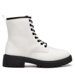 Botki JENNY. Białe botki Jenny, bez wzorów, bez obcasa, na płaskiej podeszwie, bez zapięcia. Za 111.99 zł.