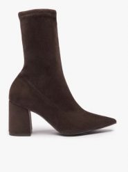 Ciemnobrązowe elastyczne botki. Brązowe botki Ryłko, bez wzorów, z gumy, eleganckie, bez obcasa, bez zapięcia. Za 429.99 zł.