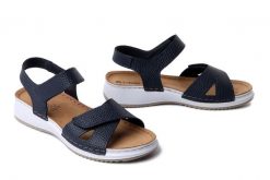Inblu SD-1KU 004 Granatowy, sandały damskie. Niebieskie sandały Inblu, bez wzorów, ze skóry, bez obcasa, bez zapięcia. Za 116.90 zł.