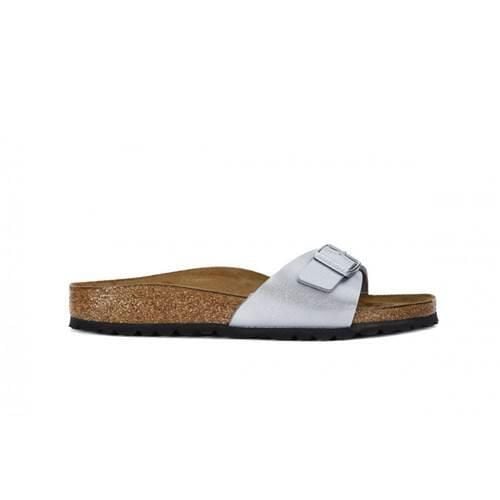 Klapki damskie Birkenstock 040413. Szare klapki Birkenstock, bez wzorów, z materiału, biznesowe, bez obcasa, bez zapięcia. Za 249.00 zł.