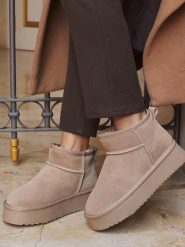 Bellucci Skórzane botki w kolorze khaki rozmiar: 38. Brązowe botki Bellucci, bez wzorów, bez obcasa, na platformie, bez zapięcia. Za 143.56 zł.