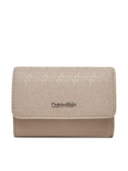 Calvin Klein Portfel damski Ck Must Aop Small Trifold W Zip LV04F1038G Beżowy. Brązowe portfele Calvin Klein, bez wzorów, ze skóry. Za 259.99 zł.