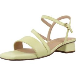 Sandały CLARKS 26186119C Żółty. Żółte sandały Clarks, bez wzorów, ze skóry, sportowe, bez obcasa, bez zapięcia. Za 354.99 zł.