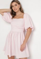 Różowa Sukienka Rozkloszowana z Bufiastymi Rękawami i Kwadratowym Dekoltem Galzemis. Czerwone sukienki Born2be, na co dzień, l, bez wzorów, eleganckie, bez kołnierzyka, bez ramiączek, mini, rozkloszowane. W wyprzedaży za 125.99 zł.