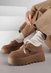 Brązowe Śniegowce na Grubej Podeszwie z Paskiem z Klamerką i Futerkiem Uwedina. Brązowe śniegowce Born2be, bez wzorów, z jeansu, bez zapięcia. Za 129.99 zł.