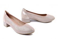 CAPRICE 9-22501-44 341 taupe metallic, czółenka damskie. Brązowe czółenka Caprice, na lato, bez wzorów, ze skóry, bez obcasa, na obcasie, bez zapięcia. Za 319.90 zł.