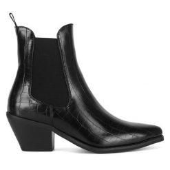 Botki JENNY. Czarne botki Jenny, bez wzorów, bez obcasa, na słupku, bez zapięcia. Za 135.99 zł.