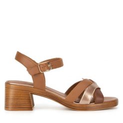 Sandały Lasocki. Brązowe sandały Lasocki, bez wzorów, bez obcasa, na słupku, bez zapięcia. Za 179.99 zł.