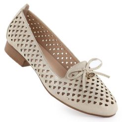 Półbuty damskie lordsy ażurowe złote Jezzi 222-5. Żółte półbuty wsuwane Jezzi, w ażurowe wzory, ze skóry ekologicznej, bez obcasa. Za 169.99 zł.