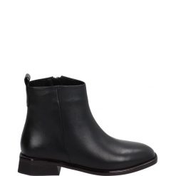 KLASYCZNE CZARNE BOTKI 9958 BLACK. Czarne botki Venezia, bez wzorów, ze skóry, klasyczne, bez obcasa, bez zapięcia. Za 219.00 zł.