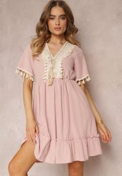 Różowa Sukienka Mini z Gumką w Talii i Ozdobną Taśmą z Cekiniami Ofelifia. Czerwone sukienki Renee, na co dzień, l, bez wzorów, bez kołnierzyka, bez ramiączek, mini, proste. W wyprzedaży za 56.99 zł.