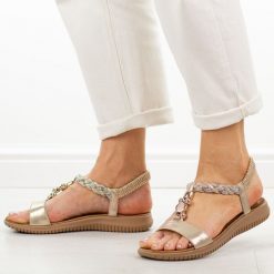 Złote płaskie sandały damskie S.Barski 6051. Żółte sandały S.BARSKI, bez wzorów, z jeansu, casualowe, bez obcasa, na płaskiej podeszwie, bez zapięcia. Za 169.00 zł.