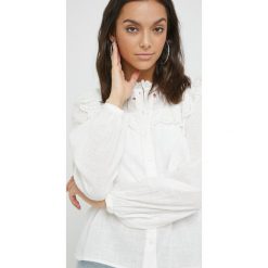Vila koszula bawełniana damska kolor biały regular ze stójką. Białe koszule Vila, bez wzorów, z bawełny, bez kołnierzyka, bez ramiączek. Za 209.99 zł.