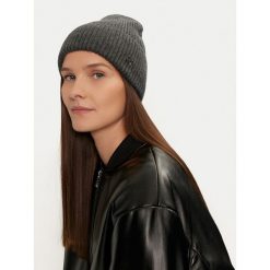 Czapka Calvin Klein. Szare czapki zimowe Calvin Klein, bez wzorów. Za 239.99 zł.