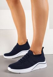 Granatowe Buty Sportowe Sneakersy z Siateczki na Ozdobnej Podeszwie Ivelloti. Niebieskie buty sportowe lifestyle Born2be, bez wzorów, z jeansu, bez zapięcia. W wyprzedaży za 63.74 zł.