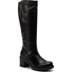 Kozaki LASOCKI SM-7120-03. Czarne kozaki Lasocki, bez wzorów, ze skóry, bez obcasa, bez zapięcia. Za 379.99 zł.