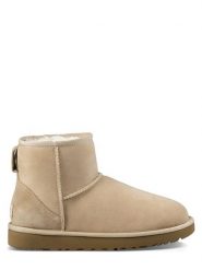 UGG Skórzane botki "Classic Mini II" w kolorze beżowym rozmiar: 37. Brązowe botki UGG, bez wzorów, z materiału, z okrągłym noskiem, bez obcasa, bez zapięcia. Za 630.93 zł.