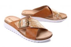 INBLU CN-32 camel, klapki damskie. Brązowe klapki Inblu, bez wzorów, bez obcasa, bez zapięcia. Za 104.90 zł.