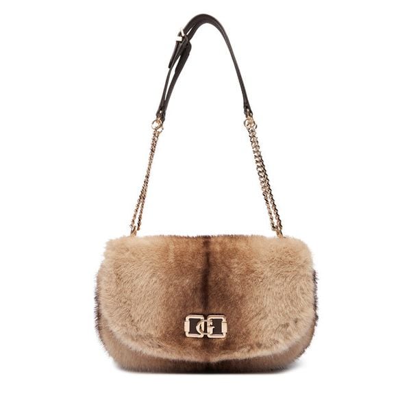 Torebka Guess. Brązowe torebki klasyczne Guess, z aplikacjami, klasyczne, bez dodatków. Za 381.99 zł.