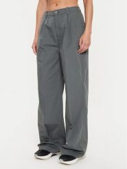 Calvin Klein Jeans Spodnie materiałowe J20J223585 Szary Loose Fit. Szare spodnie materiałowe Calvin Klein Jeans, bez wzorów, z bawełny. Za 259.99 zł.