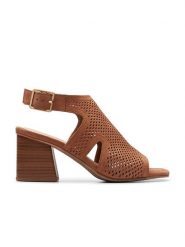 Clarks Skórzane sandały "Siara" w kolorze jasnobrązowym na obcasie rozmiar: 41,5. Brązowe sandały Clarks, bez wzorów, z otwartym noskiem, bez obcasa, na koturnie, bez zapięcia. Za 203.99 zł.