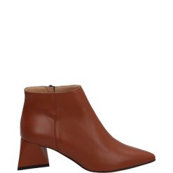 BRĄZOWE BOTKI JERTA NAPP CUOIO. Brązowe botki Venezia, bez wzorów, ze skóry, bez obcasa, bez zapięcia. Za 379.00 zł.