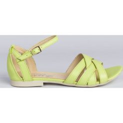 Sandały na miękkiej podeszwie - skóra naturalna - model 370 - kolor pistacjowy (36). Zielone sandały Zapato, bez wzorów, z jeansu, boho, bez obcasa, na płaskiej podeszwie, bez zapięcia. W wyprzedaży za 269.10 zł.