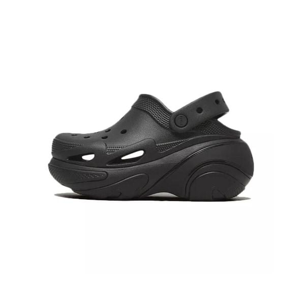Tenisówki Crocs Model Bubble Crush Clog U Kolor Czarny. Czarne trampki Crocs, bez wzorów, z gumy, bez zapięcia. Za 415.95 zł.