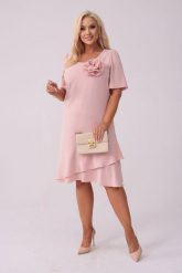 Elegancka sukienka Evelyn na wesele w kolorze delikatnego różu PLUS SIZE XXL. Czerwone sukienki Moda Size Plus Iwanek, na imprezę, plus size, z aplikacjami, z elastanu, eleganckie, bez kołnierzyka, plus size, bez ramiączek, midi. Za 289.90 zł.