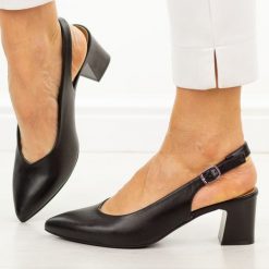 Czarne czółenka damskie bez pięty Sergio Leone Sk463. Czarne czółenka Sergio Leone, na lato, bez wzorów, ze skóry, biznesowe, bez obcasa, na obcasie, bez zapięcia. Za 179.00 zł.